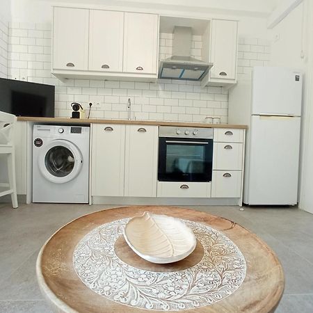 Summer Feel Suites Порос Экстерьер фото