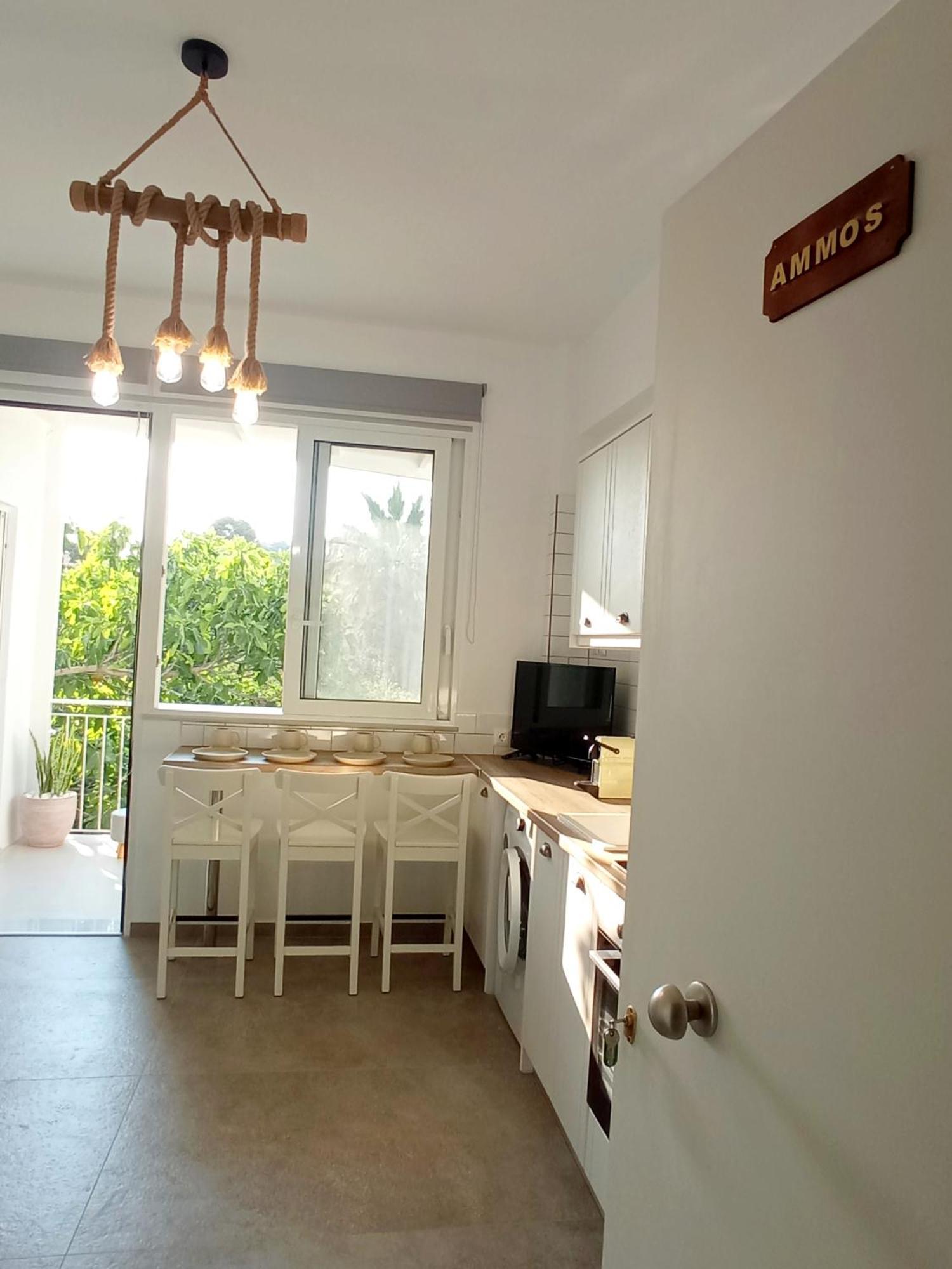 Summer Feel Suites Порос Экстерьер фото