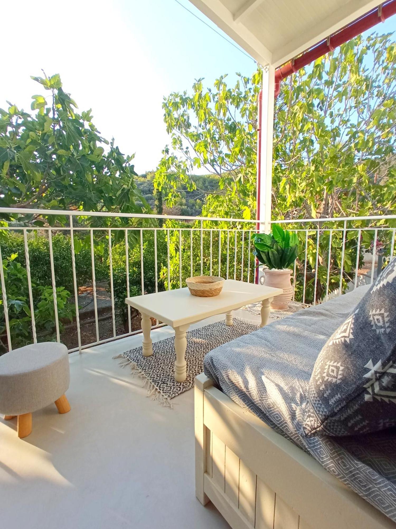 Summer Feel Suites Порос Экстерьер фото