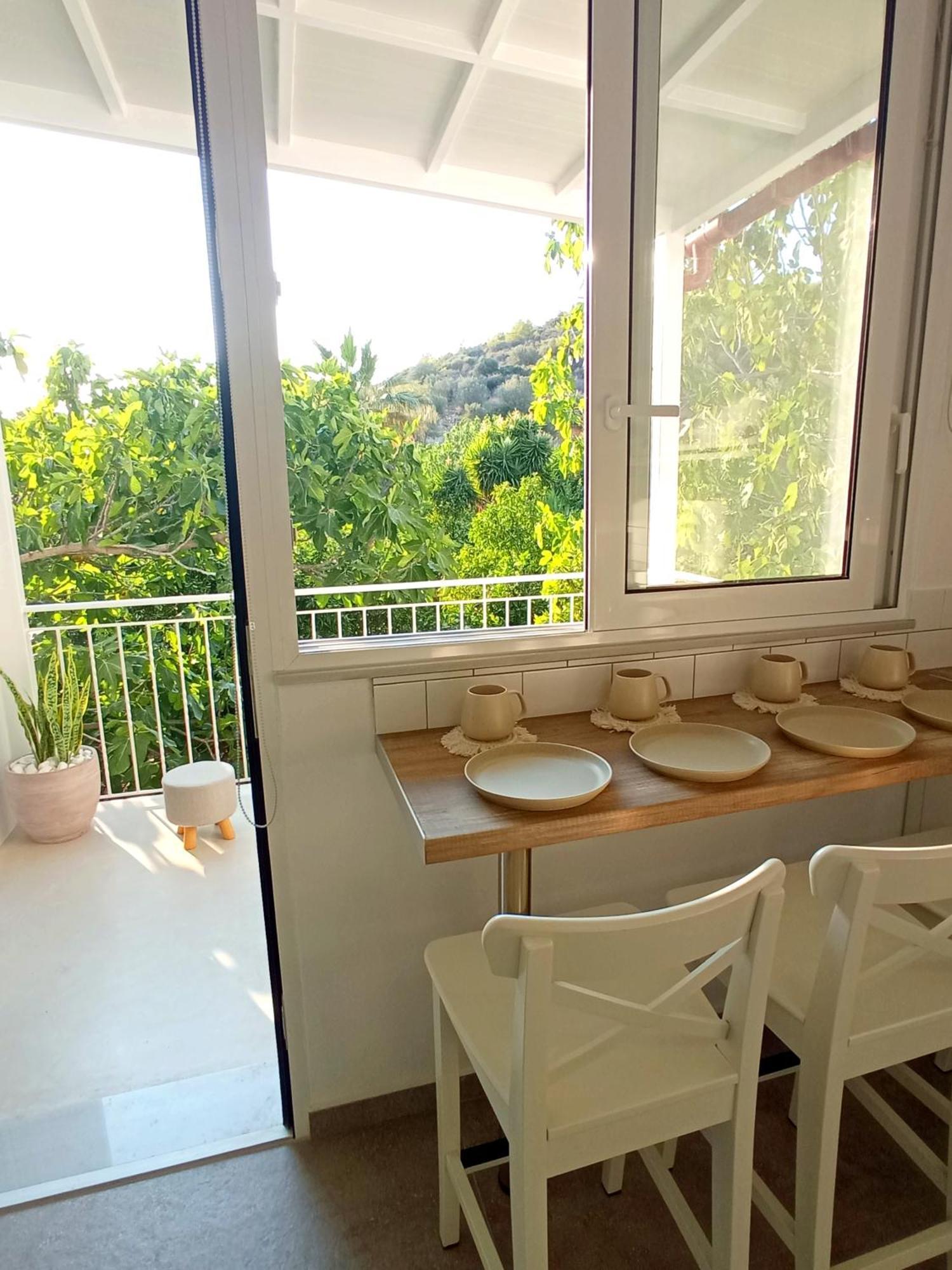 Summer Feel Suites Порос Экстерьер фото